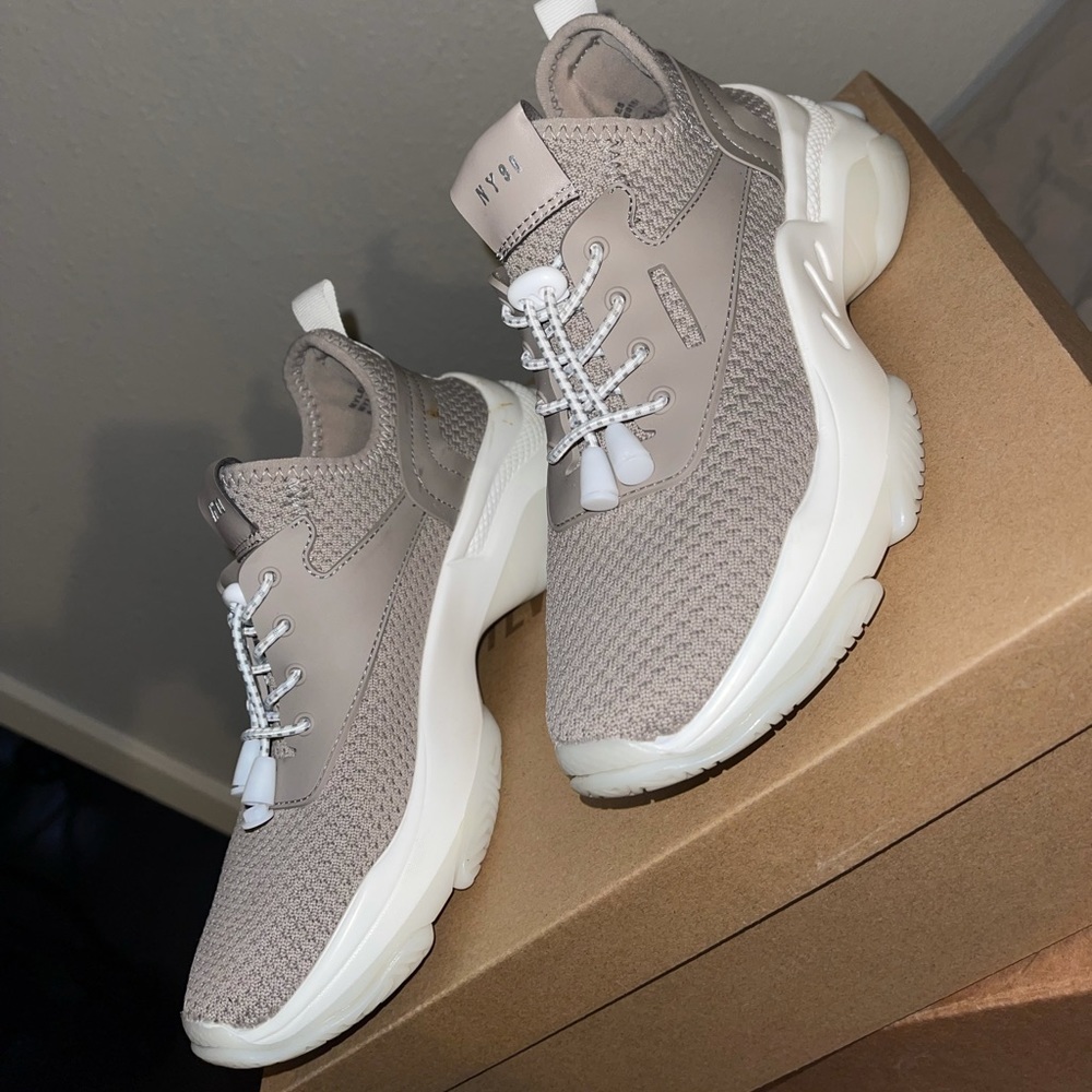 New - Picture 2 of 3